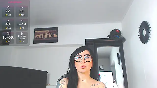 Snapshot of Vicky_hotmilf chatting on May 8, 2026, 8:18 am Vicky hotmilf online show from May 8, 2026, 8:18 am
