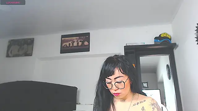 Snapshot of Vicky_hotmilf chatting on May 1, 2026, 8:19 am Vicky hotmilf online show from May 1, 2026, 8:19 am