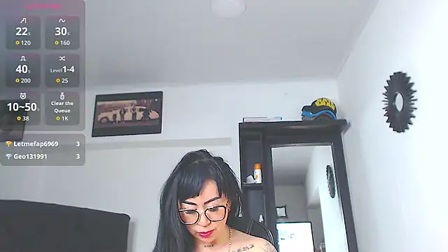 Snapshot of Vicky_hotmilf chatting on April 28, 2026, 11:20 pm Vicky hotmilf online show from April 28, 2026, 11:20 pm