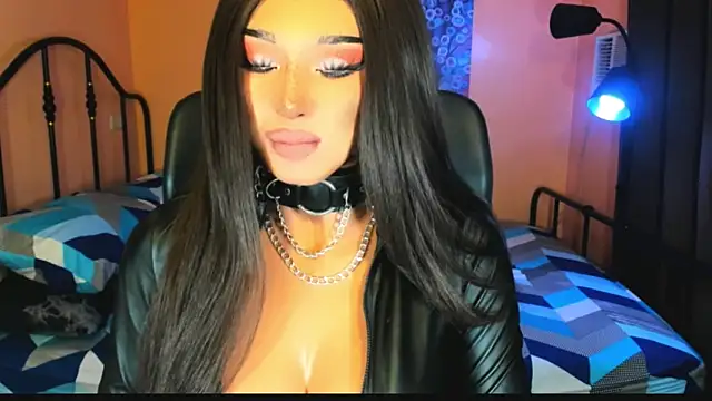 Snapshot of xUrGoddess_Bellax chatting on November 12, 2025, 1:43 am xUrGoddess Bellax online show from November 12, 2025, 1:43 am