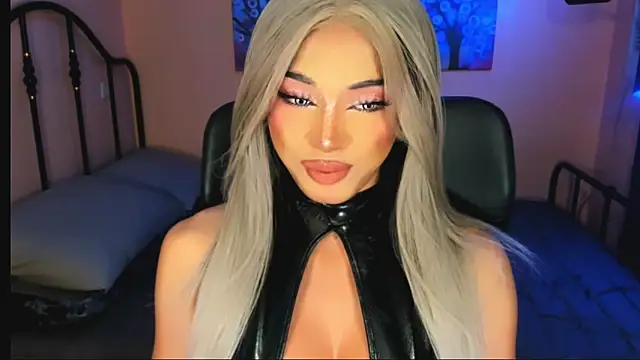 Snapshot of xUrGoddess_Bellax chatting on December 16, 2025, 11:20 pm xUrGoddess Bellax online show from December 16, 2025, 11:20 pm