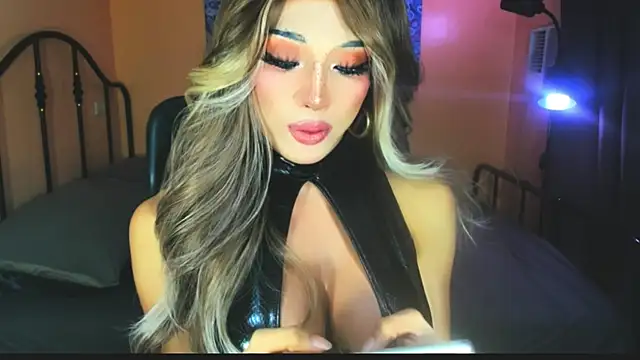 Snapshot of xUrGoddess_Bellax chatting on November 17, 2025, 11:47 am xUrGoddess Bellax online show from November 17, 2025, 11:47 am