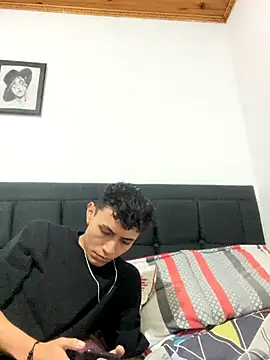 Snapshot of coupledesire18 chatting on October 16, 2025, 12:08 am coupledesire18 online show from October 16, 2025, 12:08 am