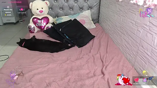 EmilyCoy  online show from July 7, 2026, 7:34 am