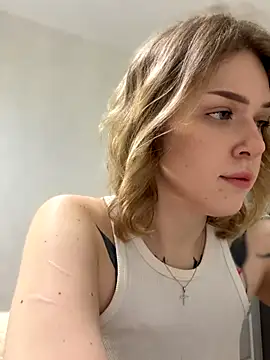 elliss  online show from November 19, 2025, 3:45 pm