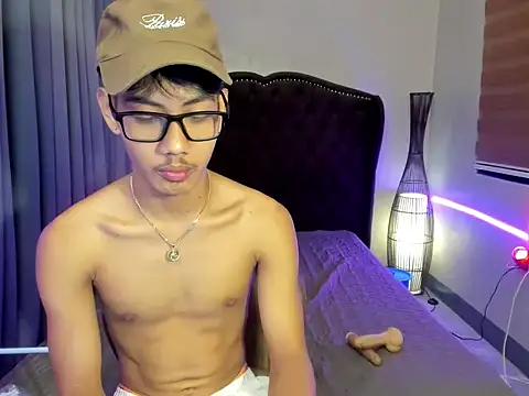 fucking hot2 online show from April 10, 2026, 4:03 pm