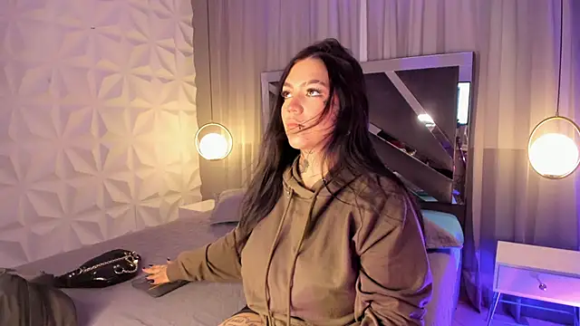 MAGIC TESSA online show from October 27, 2025, 7:37 pm