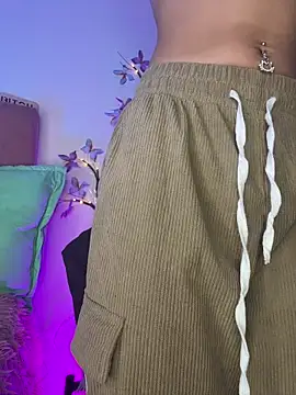 LindaWz  online show from April 19, 2026, 8:04 am