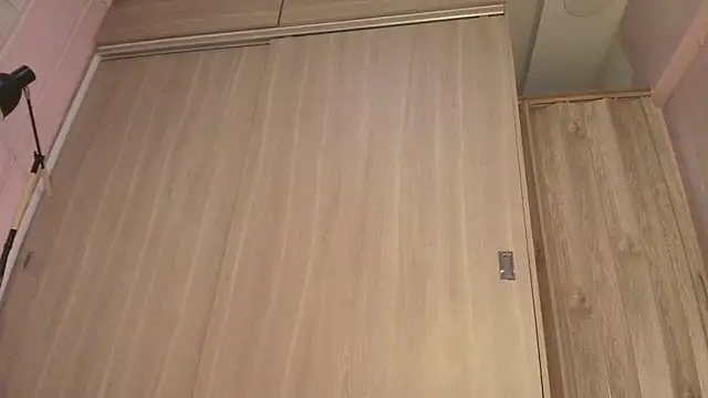 keila hott20 online show from November 19, 2025, 2:44 am