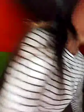 Snapshot of ERIKA__29 chatting on September 14, 2025, 1:33 pm ERIKA 29 online show from September 14, 2025, 1:33 pm