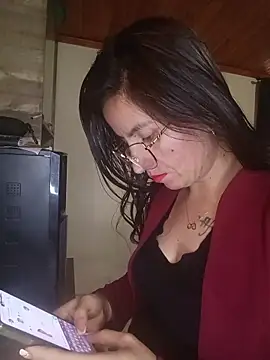 Snapshot of ERIKA__29 chatting on October 6, 2025, 11:55 am ERIKA 29 online show from October 6, 2025, 11:55 am