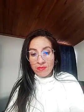 Snapshot of ERIKA__29 chatting on September 9, 2025, 2:04 pm ERIKA 29 online show from September 9, 2025, 2:04 pm