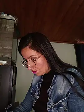 Snapshot of ERIKA__29 chatting on September 29, 2025, 12:00 pm ERIKA 29 online show from September 29, 2025, 12:00 pm