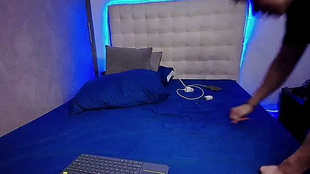 Snapshot of DionKnox chatting on November 23, 2025, 4:44 am DionKnox online show from November 23, 2025, 4:44 am