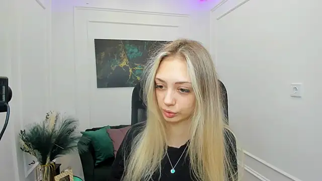 Snapshot of EmilyGraydis chatting on April 1, 2026, 7:22 pm EmilyGraydis online show from April 1, 2026, 7:22 pm