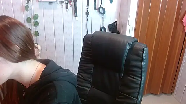 Snapshot of CeelesteBonnett chatting on November 28, 2025, 12:38 pm CeelesteBonnett online show from November 28, 2025, 12:38 pm