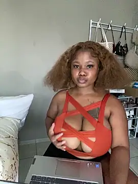 JuicyMellow21 online show from February 10, 2026, 4:39 pm