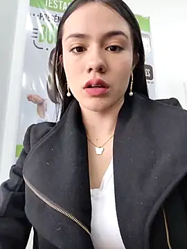 CHARLOTTE  05 online show from November 20, 2025, 12:28 pm