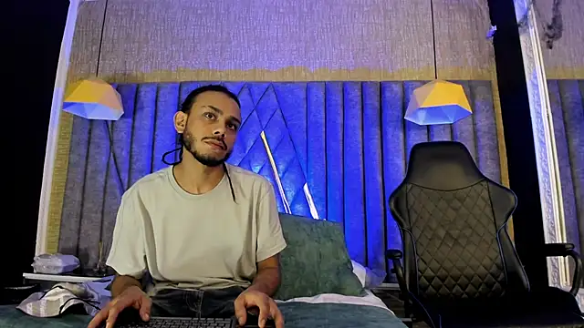 Boss Domiinator online show from November 3, 2025, 4:07 am