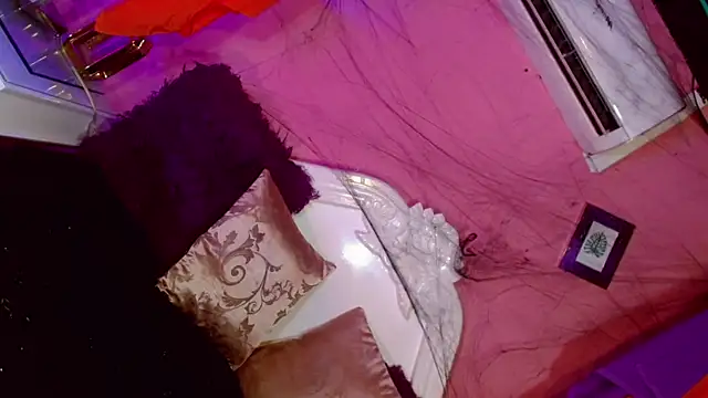 Snapshot of MariahMendezz chatting on October 27, 2025, 4:02 am MariahMendezz online show from October 27, 2025, 4:02 am