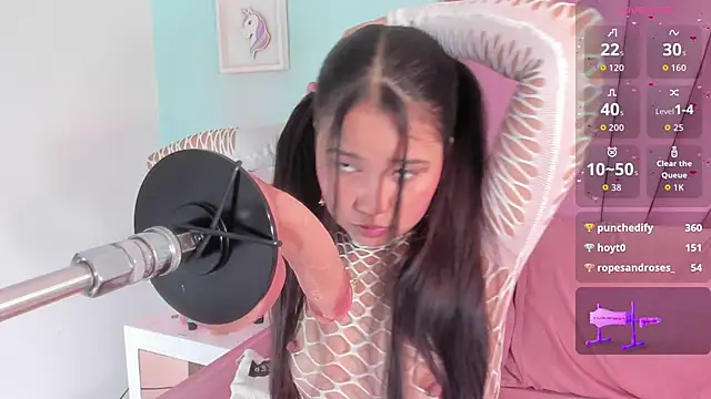 emma clarke  online show from November 21, 2025, 3:38 am