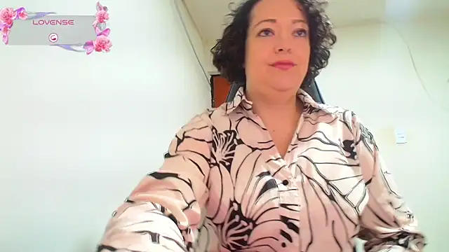 Snapshot of Miss_Oriana chatting on November 3, 2025, 8:40 am Miss Oriana online show from November 3, 2025, 8:40 am