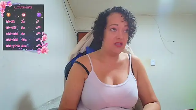 Snapshot of Miss_Oriana chatting on November 18, 2025, 6:44 pm Miss Oriana online show from November 18, 2025, 6:44 pm