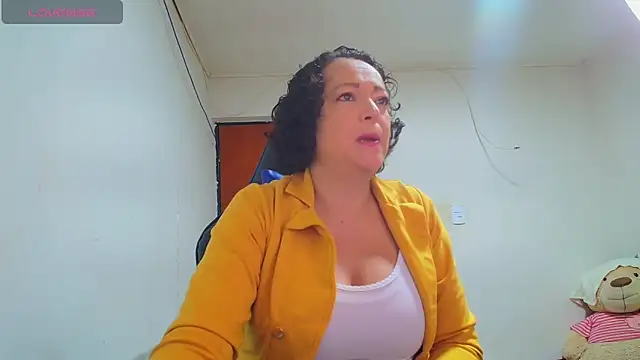 Snapshot of Miss_Oriana chatting on November 13, 2025, 4:00 pm Miss Oriana online show from November 13, 2025, 4:00 pm