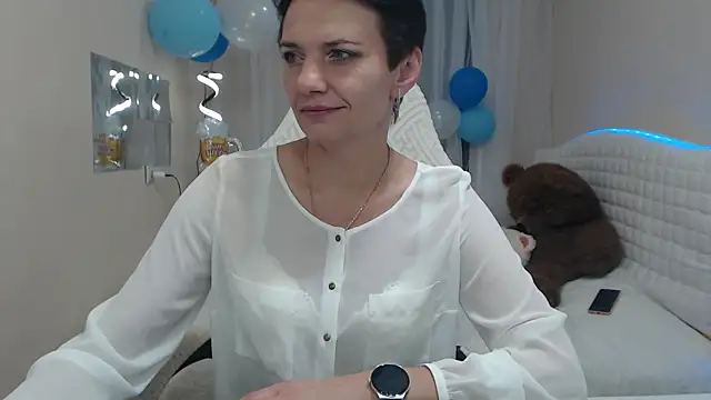 AvaSaturnian online show from September 28, 2025, 12:12 pm