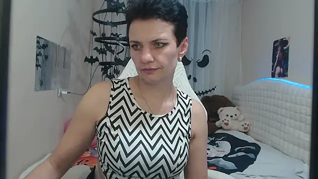 AvaSaturnian online show from October 24, 2025, 12:15 pm