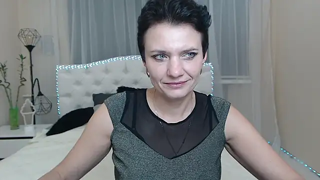 AvaSaturnian online show from November 7, 2025, 1:26 pm