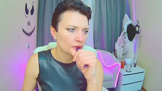 AvaSaturnian online show from November 6, 2025, 7:34 am