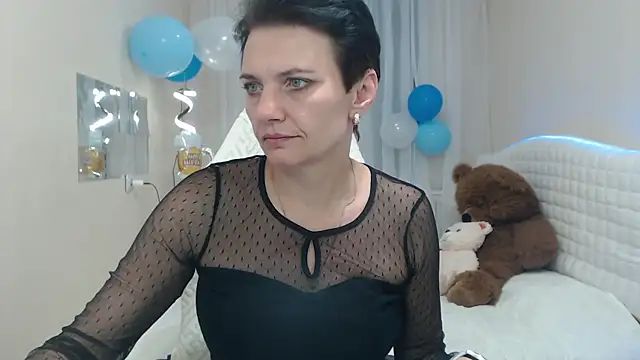 AvaSaturnian online show from September 23, 2025, 12:34 pm