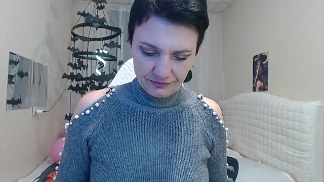 AvaSaturnian online show from October 13, 2025, 12:18 pm