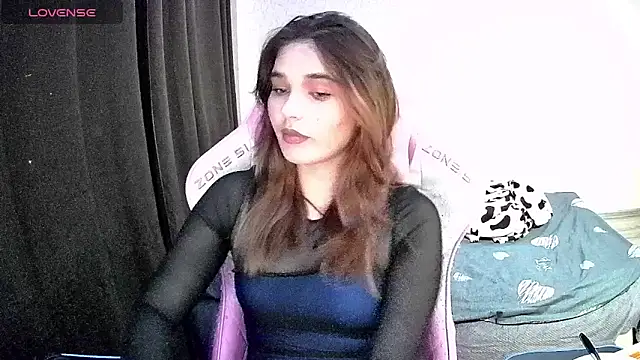 Snapshot of Kris_Moss chatting on December 22, 2025, 10:10 pm Kris Moss online show from December 22, 2025, 10:10 pm