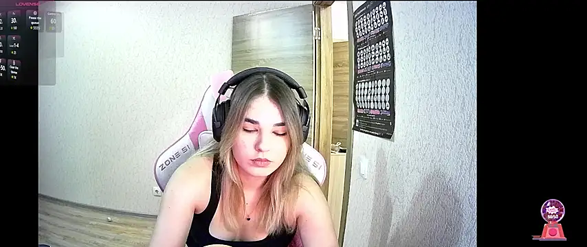 Snapshot of Kris_Moss chatting on October 15, 2025, 4:37 pm Kris Moss online show from October 15, 2025, 4:37 pm