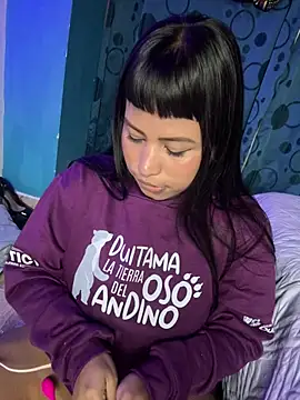 Snapshot of Michluxe_69 chatting on February 10, 2026, 1:59 am Michluxe 69 online show from February 10, 2026, 1:59 am