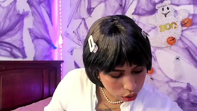 Michluxe 69 online show from October 10, 2025, 11:49 pm