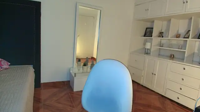 nina moen online show from January 10, 2026, 3:24 am