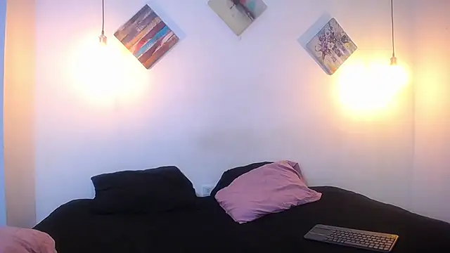 Snapshot of escar_let chatting on December 16, 2025, 3:22 am escar let online show from December 16, 2025, 3:22 am