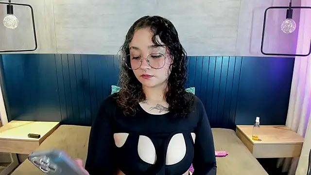 Snapshot of tara_black chatting on September 20, 2025, 3:55 am tara black online show from September 20, 2025, 3:55 am