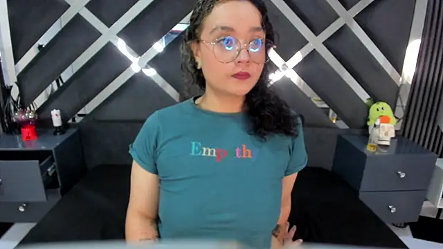 Snapshot of tara_black chatting on September 24, 2025, 4:35 pm tara black online show from September 24, 2025, 4:35 pm