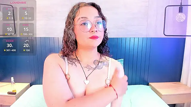 Snapshot of tara_black chatting on September 17, 2025, 8:33 pm tara black online show from September 17, 2025, 8:33 pm