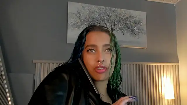 Snapshot of Cristal_r4ven chatting on September 30, 2025, 10:27 pm Cristal r4ven online show from September 30, 2025, 10:27 pm