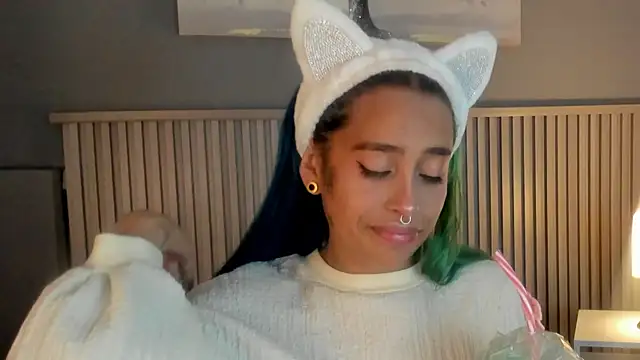 Snapshot of Cristal_r4ven chatting on October 9, 2025, 2:23 am Cristal r4ven online show from October 9, 2025, 2:23 am