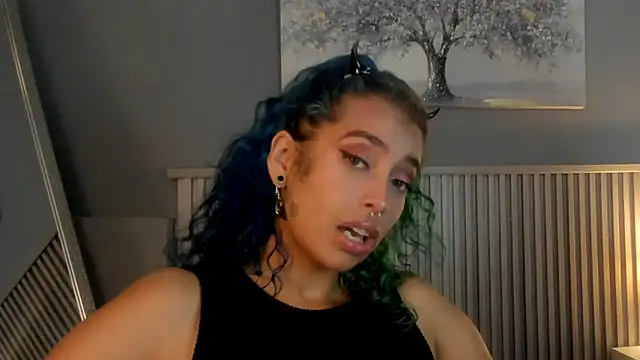 Snapshot of Cristal_r4ven chatting on October 1, 2025, 8:35 pm Cristal r4ven online show from October 1, 2025, 8:35 pm