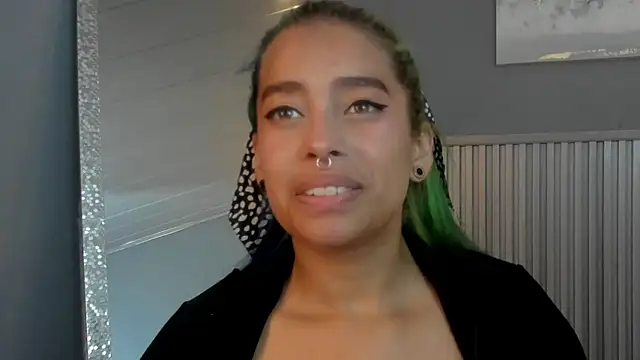 Snapshot of Cristal_r4ven chatting on September 22, 2025, 9:21 pm Cristal r4ven online show from September 22, 2025, 9:21 pm