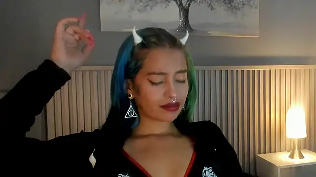 Snapshot of Cristal_r4ven chatting on October 6, 2025, 9:15 pm Cristal r4ven online show from October 6, 2025, 9:15 pm