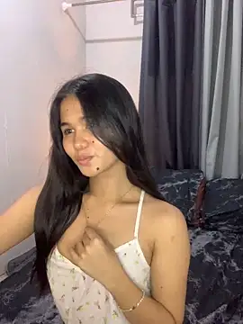 AngelHille online show from November 11, 2025, 8:03 pm