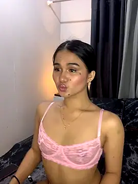 AngelHille online show from October 22, 2025, 5:12 pm